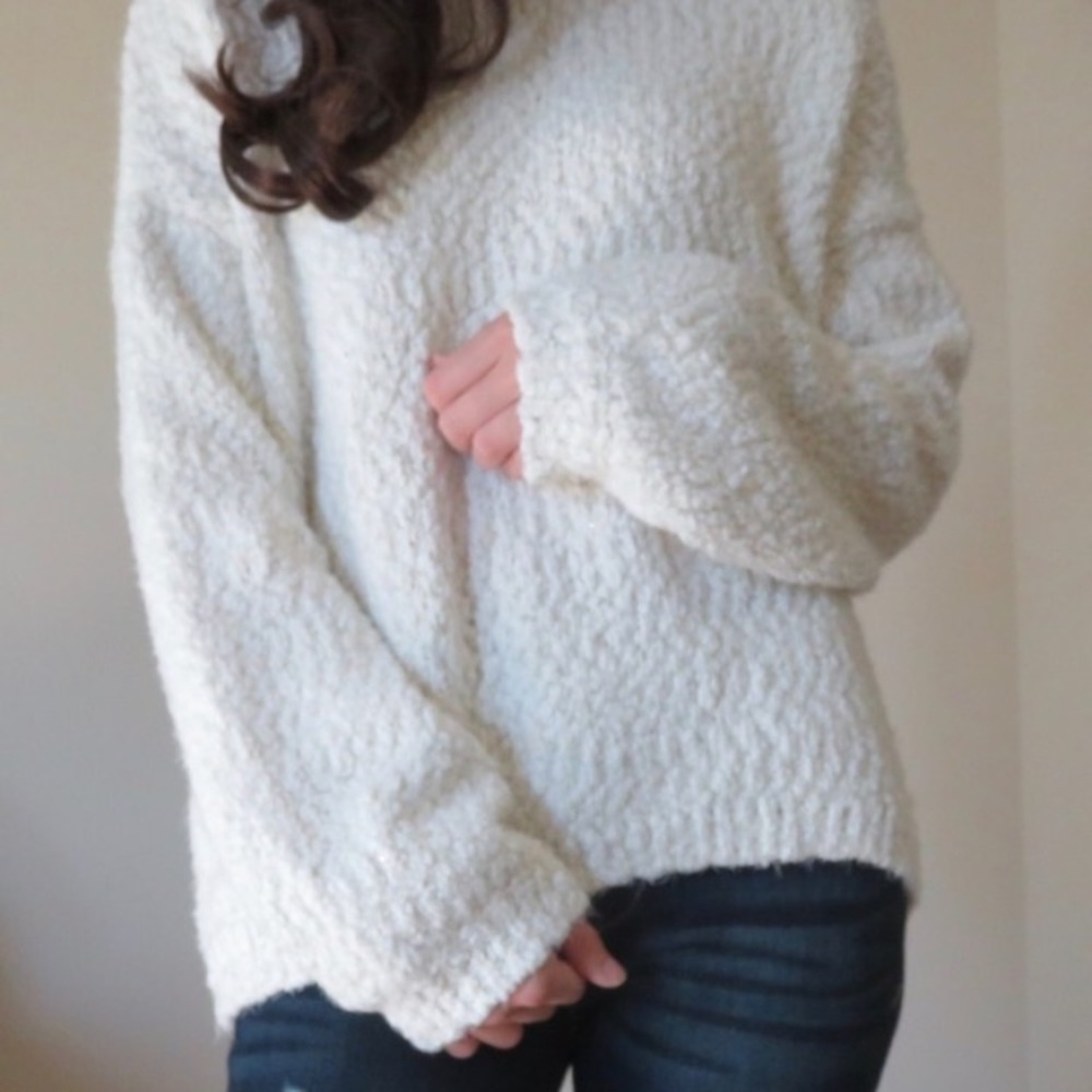 ❌❌SOLD❌❌White Cozy Oversized Sweater - Picture 3 of 5